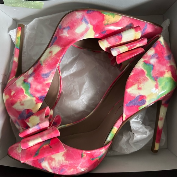 Betsey Johnson Pink Heels - Picture 2 of 4